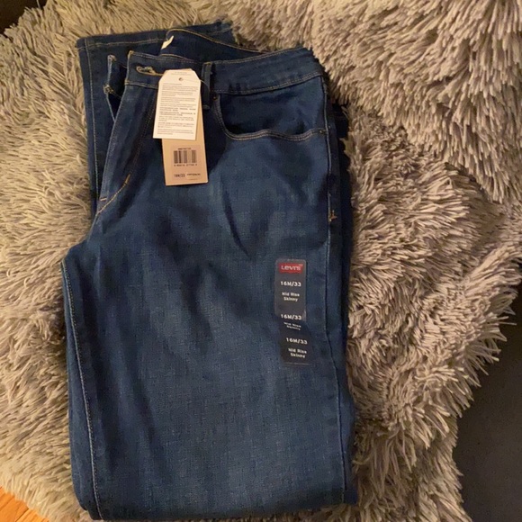 Levi’s Mid Rise Skinny Jean - Picture 4 of 7